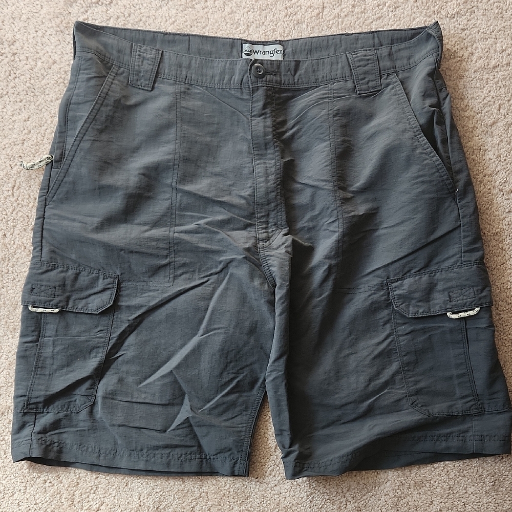 Wrangler Men's Dark Gray Cargo Shorts
